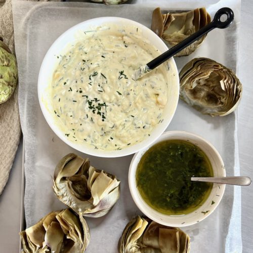 Artischocken mit Currysauce