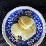 Dünn gehobelte, mehlig kochende Kartoffelscheibchen
