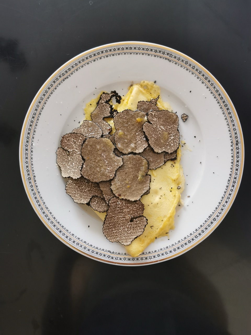Burgunder Trüffel auf Omlette von Vivikocht und Fiorella
