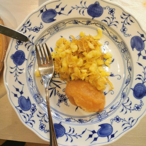 Käsespätzli mit Apfelmus