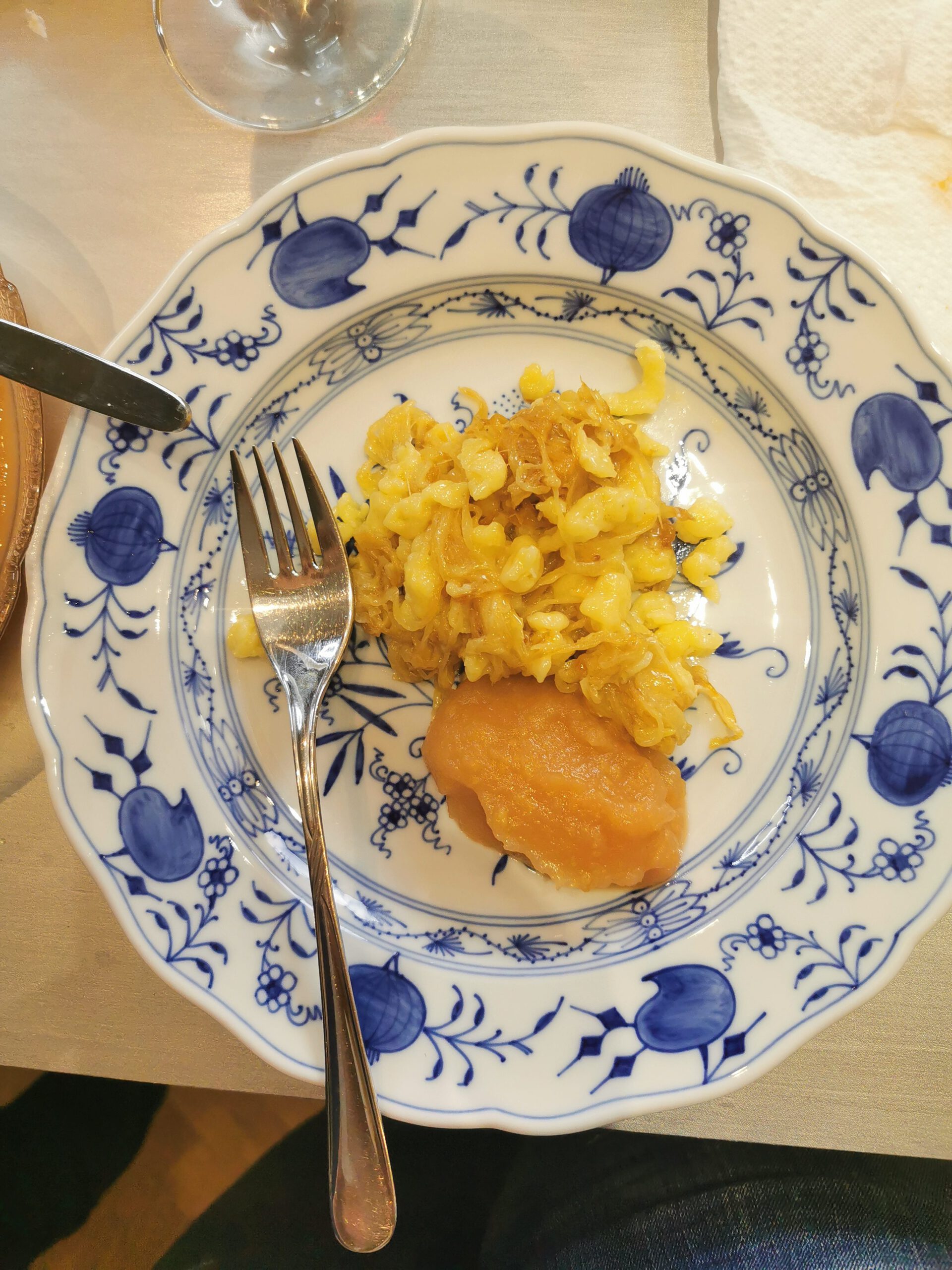 Käsespätzli mit Apfelmus
