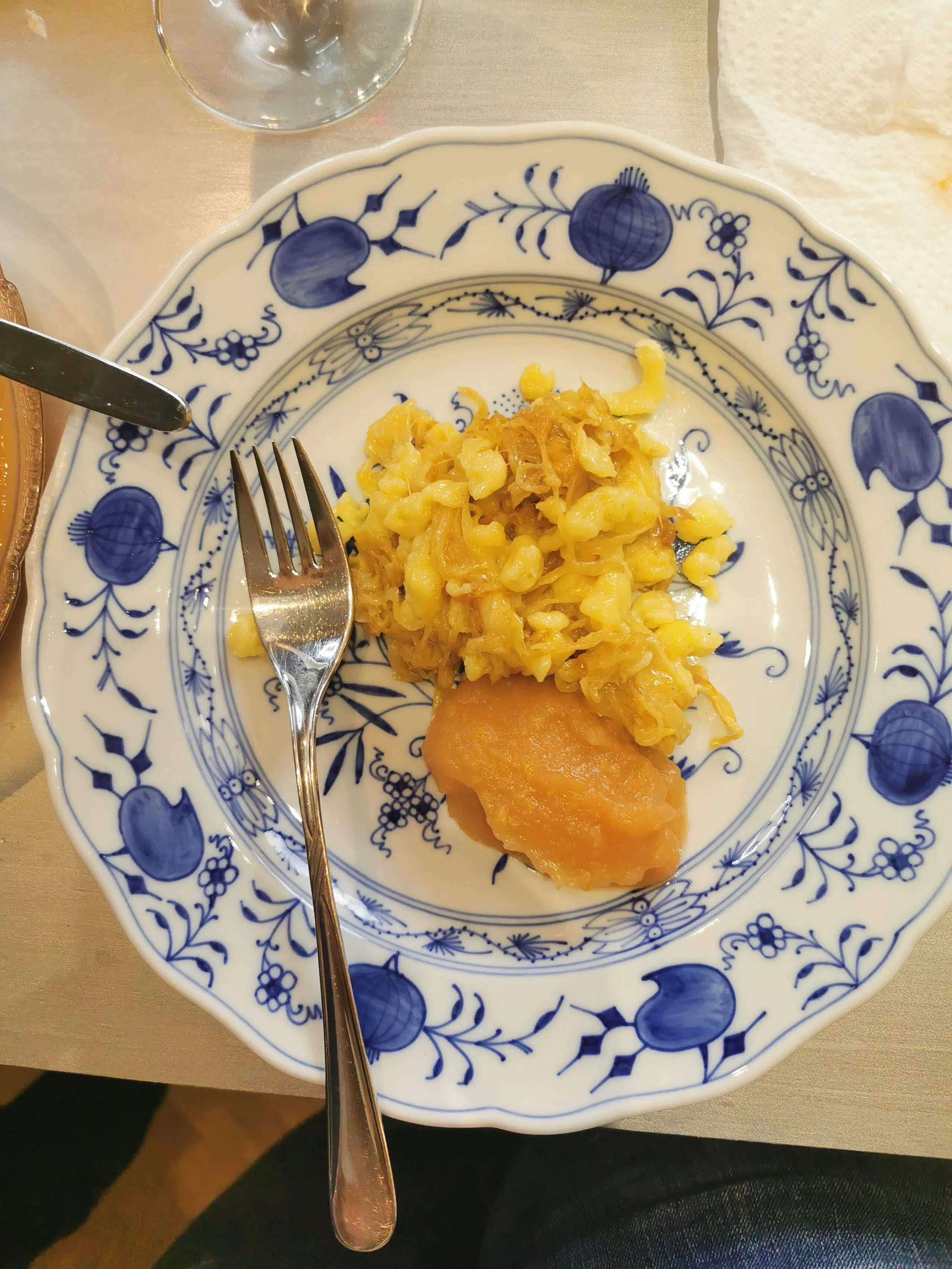 Käsespätzli mit Apfelmus