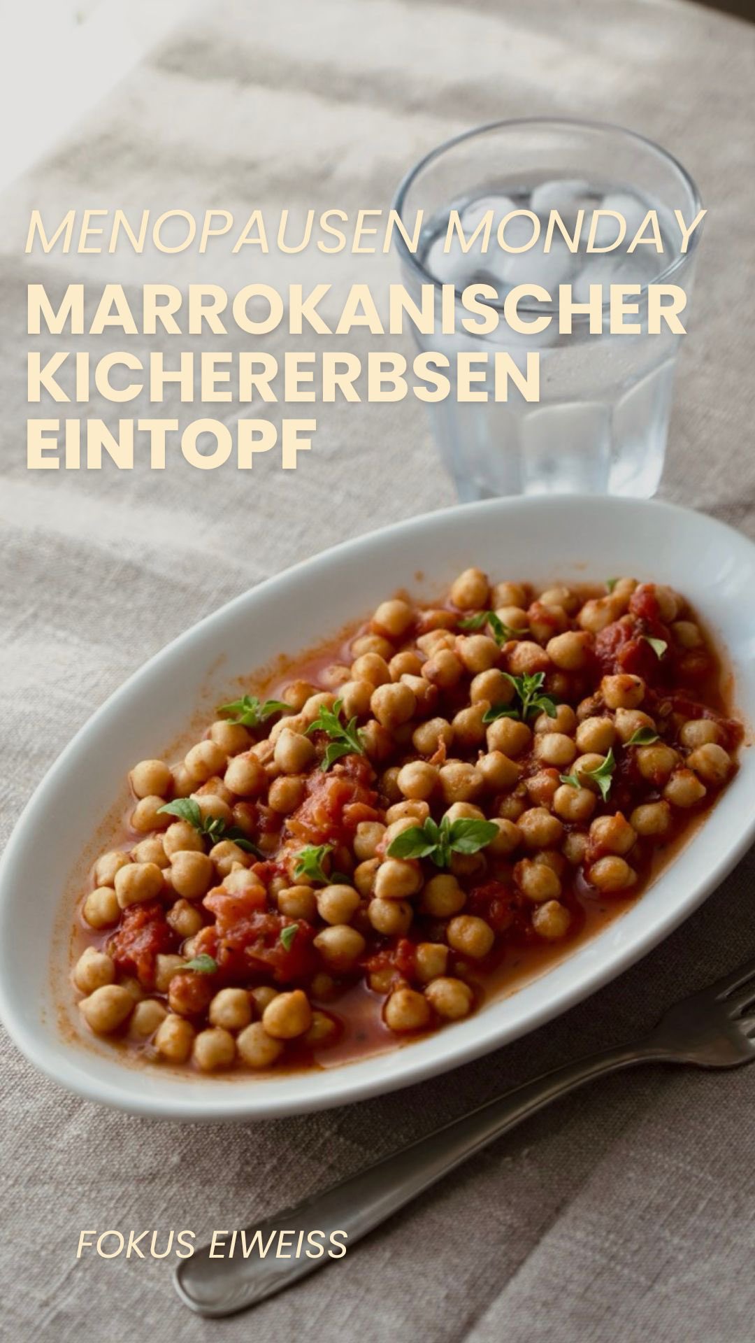 🦴 Menopausen Monday – Fokus: Eiweiß 💪
Jahrelang habe ich versucht, mir Muskeln anzutrainieren – und jetzt in der Perimenopause verliere ich sie einfach? Geht. Doch. Nicht.
⁠
Ab 45 verliert unser Körper natürlicherweise Muskelmasse – wenn wir nicht aktiv gegensteuern. Und das geht nur mit Krafttraining UND mehr Eiweiß.
⁠
👉 Frauen ab 45 brauchen mind. 1,2–1,5 g Eiweiß pro kg Körpergewicht täglich, um Muskelabbau zu vermeiden.
⁠
Dieses marokkanisch inspirierte Kichererbsen-Rezept liefert pflanzliches Eiweiß, Wärme und Geschmack – perfekt für deinen Wochenplan.
100 g gekochte Kichererbsen enthalten ca. 8,4 g Eiweiß.
⁠
📌 Das Rezept findest du jetzt auf meinem Blog – Link in Bio!
⁠
✨ Was sind deine liebsten Eiweißquellen? Schreib’s mir in die Kommentare!
⁠
#MenopausenMonday #EiweißPower #ProteinFürFrauen #Muskelaufbau #Perimenopause #FrauenGesundheit #Proteinreich #KichererbsenLiebe #MarokkanischeKüche #Hormonbalance