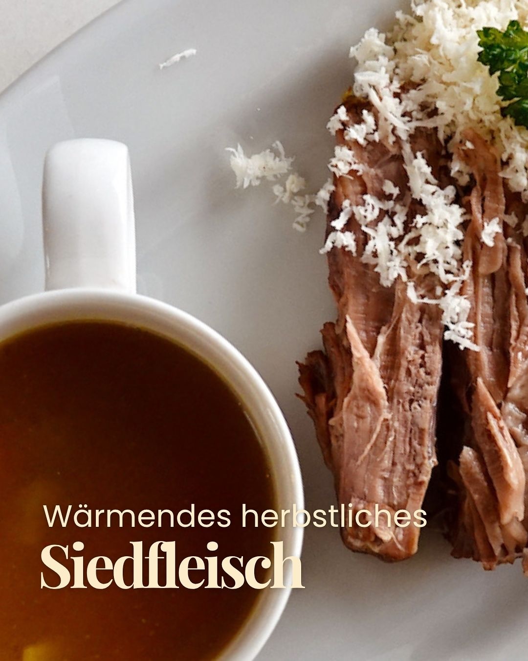 Zartes Siedfleisch ist kompliziert? ‼️Ganz ehrlich: Das hier macht sich von selbst!
In Österreich ähnelt es dem Tafelspitz. Beim Militär in Ch hiess es früher Spatz. 🐦⬛
In Franfreich Pot-au Feu.
Eins haben alle gemeinsam. Es ist Slow Food für stressige Tage!
Das Rezept steht im Post und noch mal sehr ausführlich auf meinem Blog.📝
Liebe Grüsse Vivi
➡️ Speichere dir es gerne ab für deine nächste Einkaufsliste.
#siedfleisch #tafelspitz #klassikerneu #hausmannskost #easyrecipe #comfortfood #easydinner #homecooking #slowcookinglove #lieblingsgericht #einfachkochen #kochmitmir #rezeptreel #rezeptidee #foodreels2025 #kochenmachtglücklich #fromscratch #österreichischkochen #schweizerküche