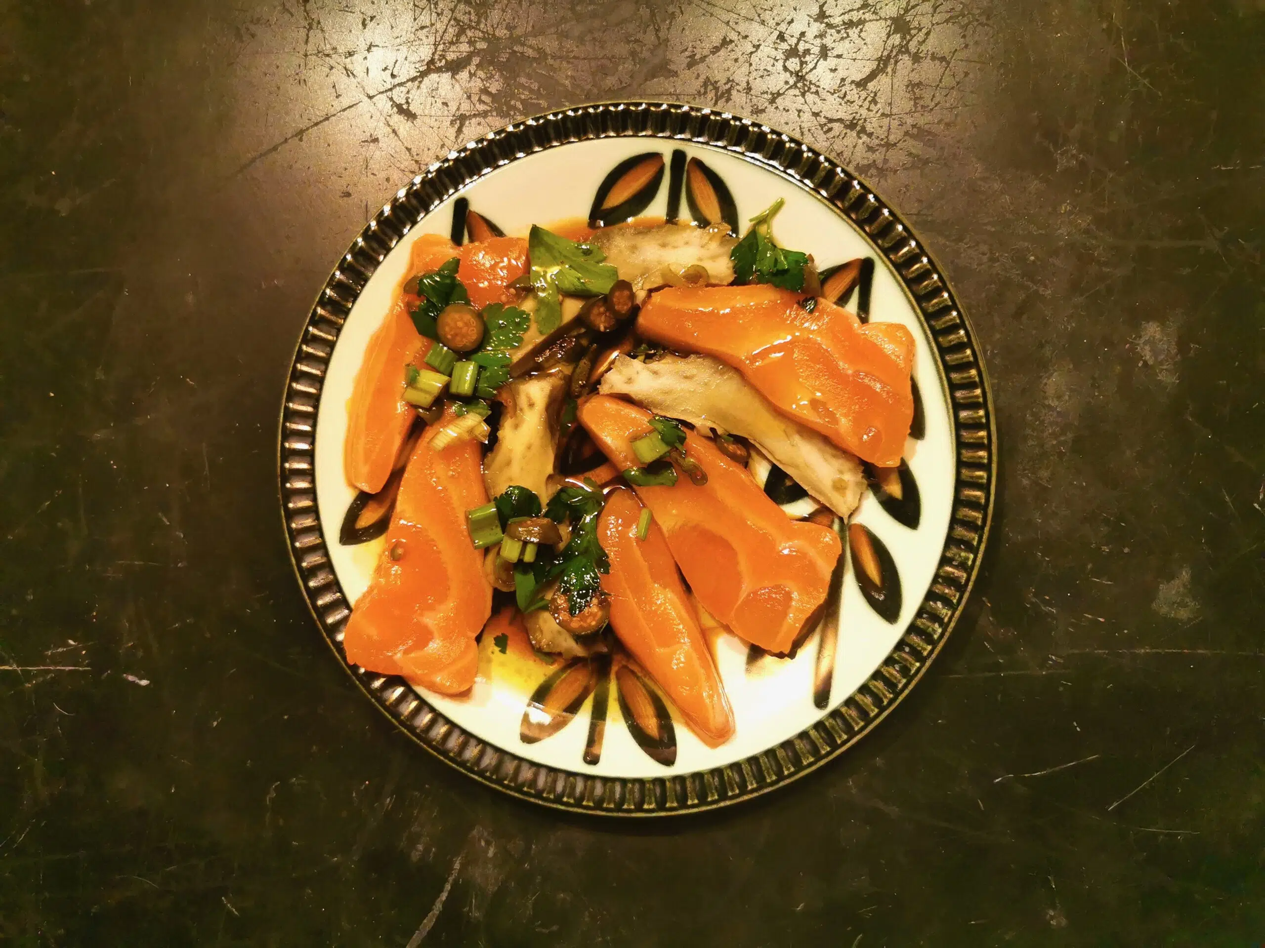 Lachs Sashimi mit Artischocke