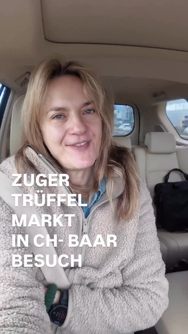 Am Samstag auf dem Zuger Trüffelmarkt in Baar – erdiger Duft, glänzende Knollen und ein wunderschönes Wiedersehen mit meiner Hundetrainerin von @animalcoach.ch_zuerich, bei der ich das Trüffeln gelernt habe. 🐶🍄
So viel Know-how, so viel Leidenschaft. Wer war auch dort? Und seid ihr Team schwarze oder weiße Trüffel? 🤎🤍
#ZugerTrüffelmarkt #Baar #Zug #Trüffel #Trüffelsuche #Trüffeljagd #Schweiz #Marktliebe #Saisonküche #Hundetraining #Nasenarbeit #animalcoach #vivikocht