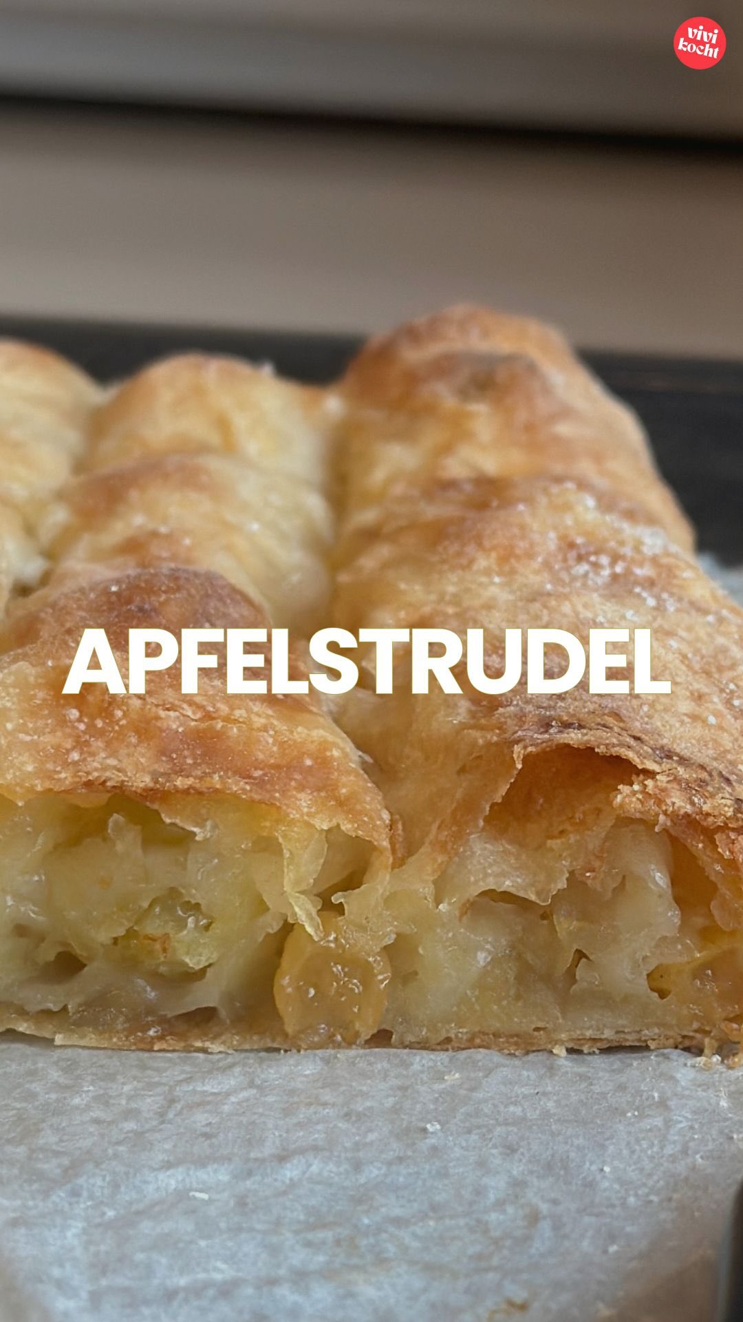 Apfelstrudel ist nicht so schwer, wie ich dachte.�Knuspriger Teig, saftige Äpfel, feine Zimtnote – dieser Apfelstrudel ist ein echter Klassiker und so gelingt auch zu Hause perfekt. ��🍎Hauchdünn ausgezogener Strudelteig
🍎goldbraun gebacken 
🍎am liebsten noch lauwarm serviert

Perfekt als Dessert, zum Sonntagskaffee oder einfach, wenn du Lust auf einen Klassiker hast.

👉 Kommentiere mit „viral“ und du bekommst das Rezept direkt ins Postfach.
 
#Apfelstrudel #einfacherezepte #vivikocht #äpfel #backenistliebe❤️