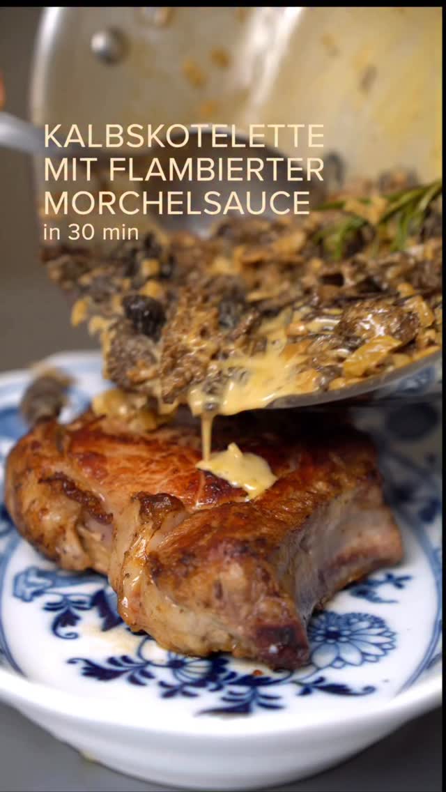 Flambierte Morchelsoße mit Kalbskotelett – ein kleines Festessen, das schneller geht, als es aussieht.
Das komplette Rezept ist jetzt auf dem Blog online 📝💛

👉🏼 Und im nächsten Video zeige ich dir, wie du getrocknete Morcheln richtig vorbereitest 🍄🔥