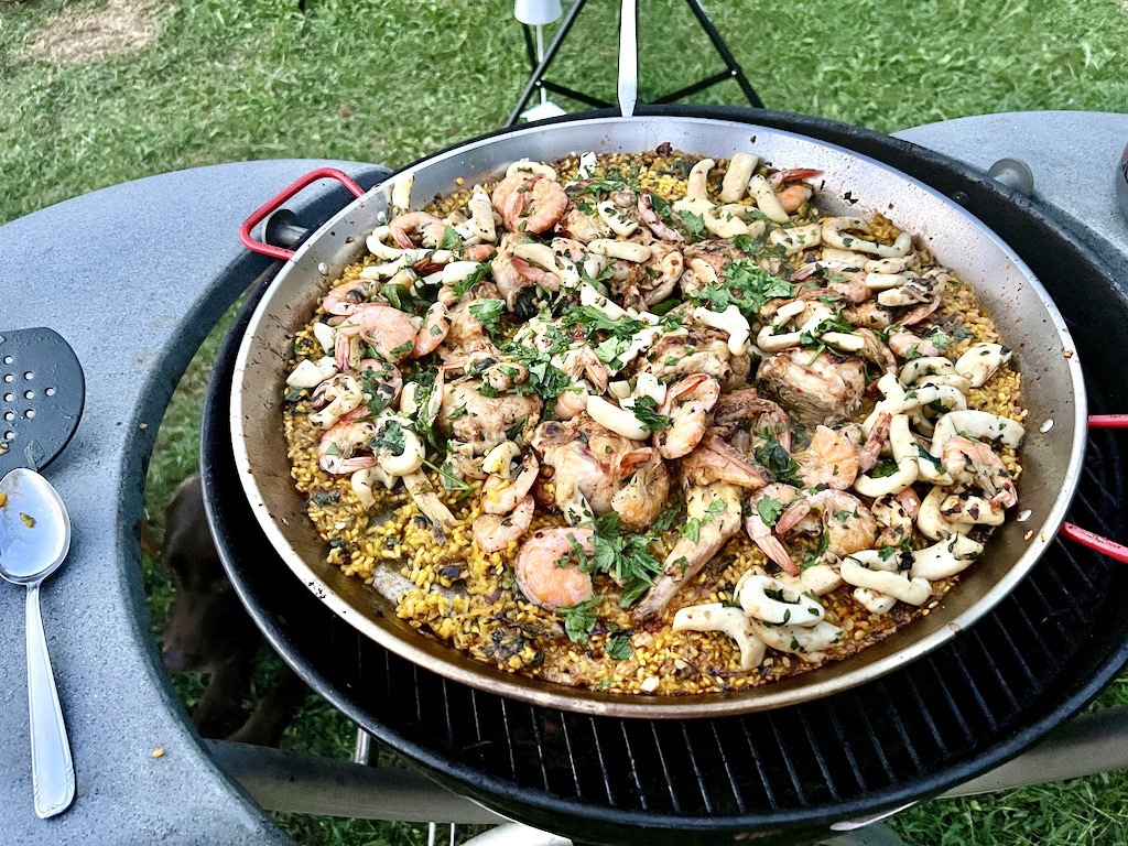 Paella auf dem Grill