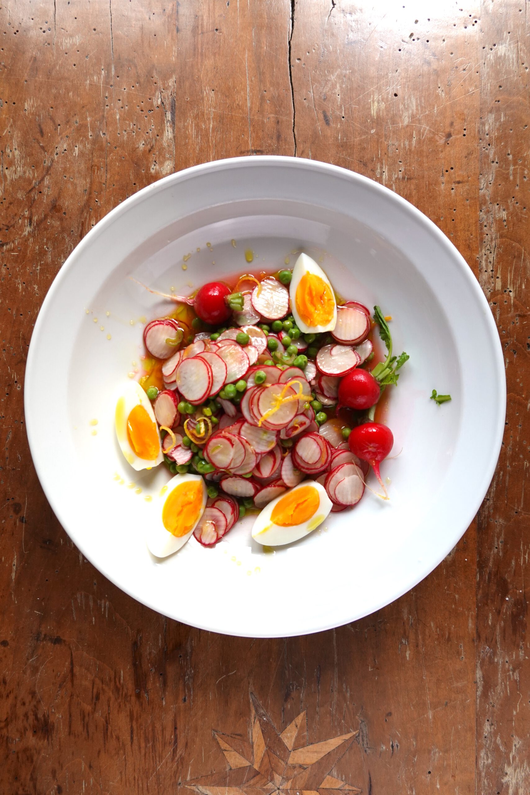 Frischer Radieschen-Erbsen-Salat 🥗✨ Perfekt für den Frühling! 🌿 Knackige Radieschen, süße Erbsen & eine zitronige Vinaigrette machen diesen Salat zum leichten Genuss. 🍋🥒 Ideal als Beilage oder gesunde Mahlzeit. Schnell, einfach & lecker! 💚 📌MERKEN #Radieschensalat #Erbsensalat #Frühlingssalat #gesundessen #leichteküche #salatliebe #einfachkochen #gesundundlecker"