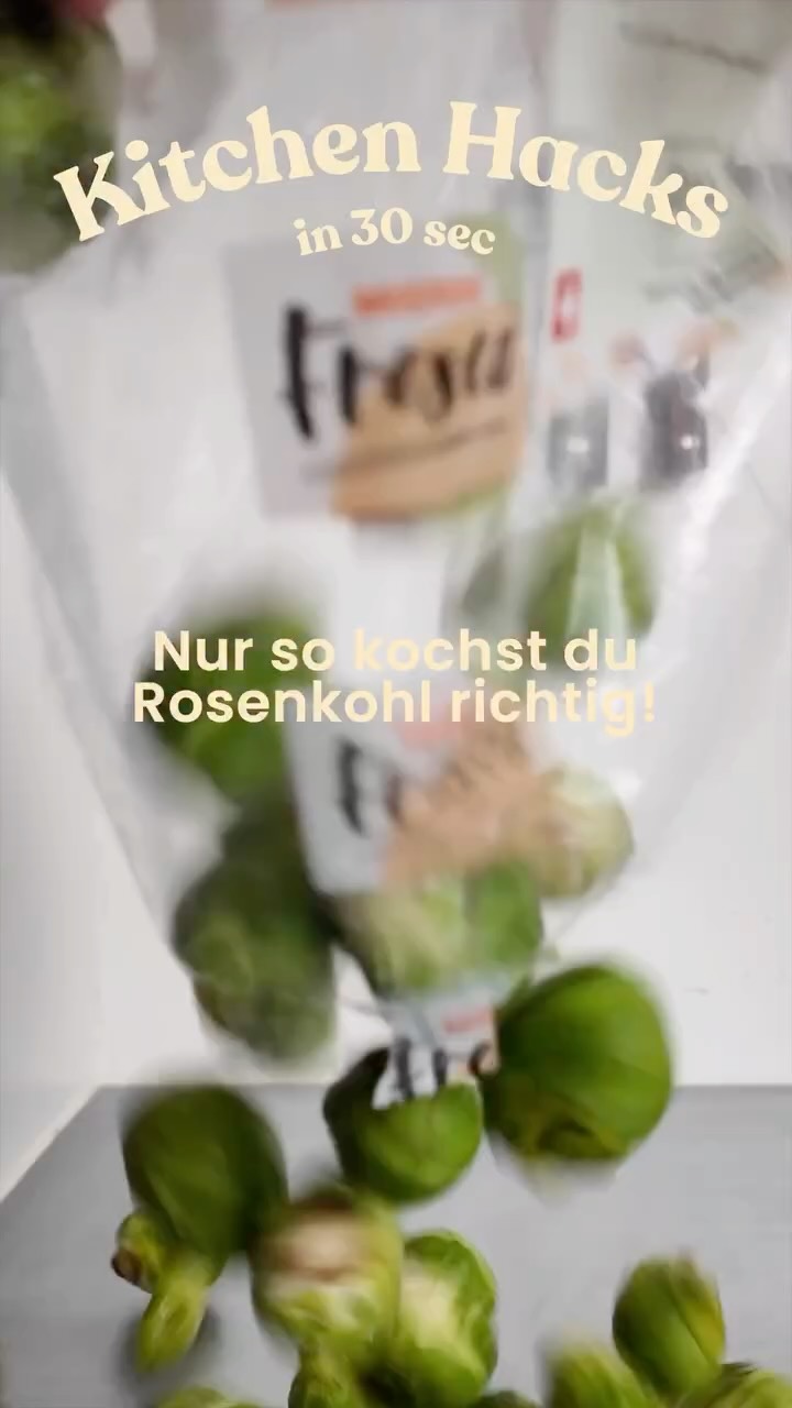 Kitchen Hack EP.3
Dein Rosenkohl ist aussen weich und der Strunk hart? Keine Sorge. Das kriegen wir hin.
Du putzt ihn wie gewohnt und ritzt ihn unten am Strunk kreuzweise ein. 
Somit gart er gleichmäßiger ,
weil der Strunk langsamer 
weich wird als die äußeren Blätter.
⏰ Je nach Größe nicht länger 
als acht bis zwölf Minuten 
in Salzwasser kochen.
Probiere es aus und berichte mir gerne davon. 
Liebe Grüsse aus meiner Küche, Vivi