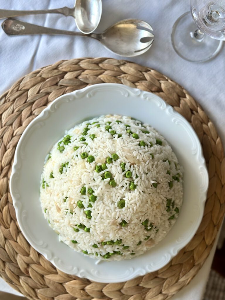 Pilaw Reis auf einem weissem Teller