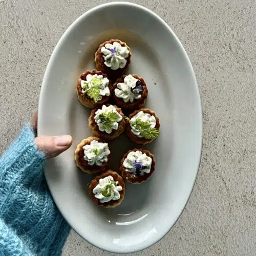 Mini-Pasteten mit Frischkäsefüllung