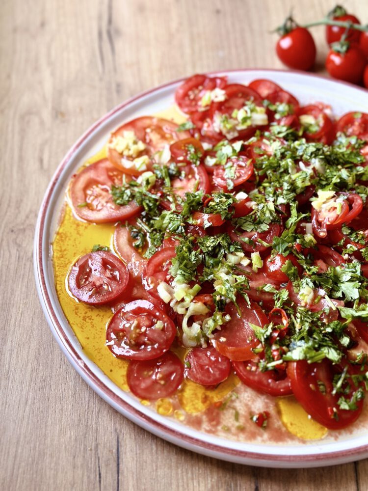 Tomaten Carpaccio mit Ingwer Sherryessig nach Ottolenghi Vivi kocht