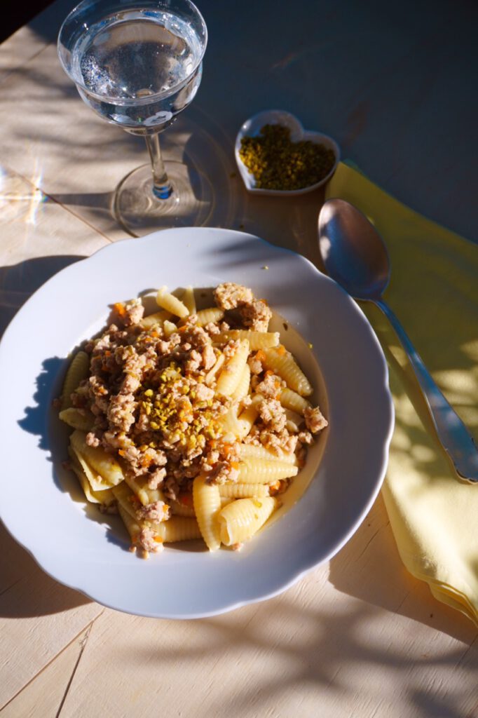 Pasta mit Kaninchenragout Pistazien Vivi kocht