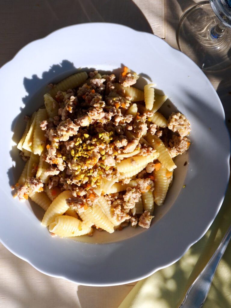 Pasta mit Kaninchenragout Pistazien Vivi kocht