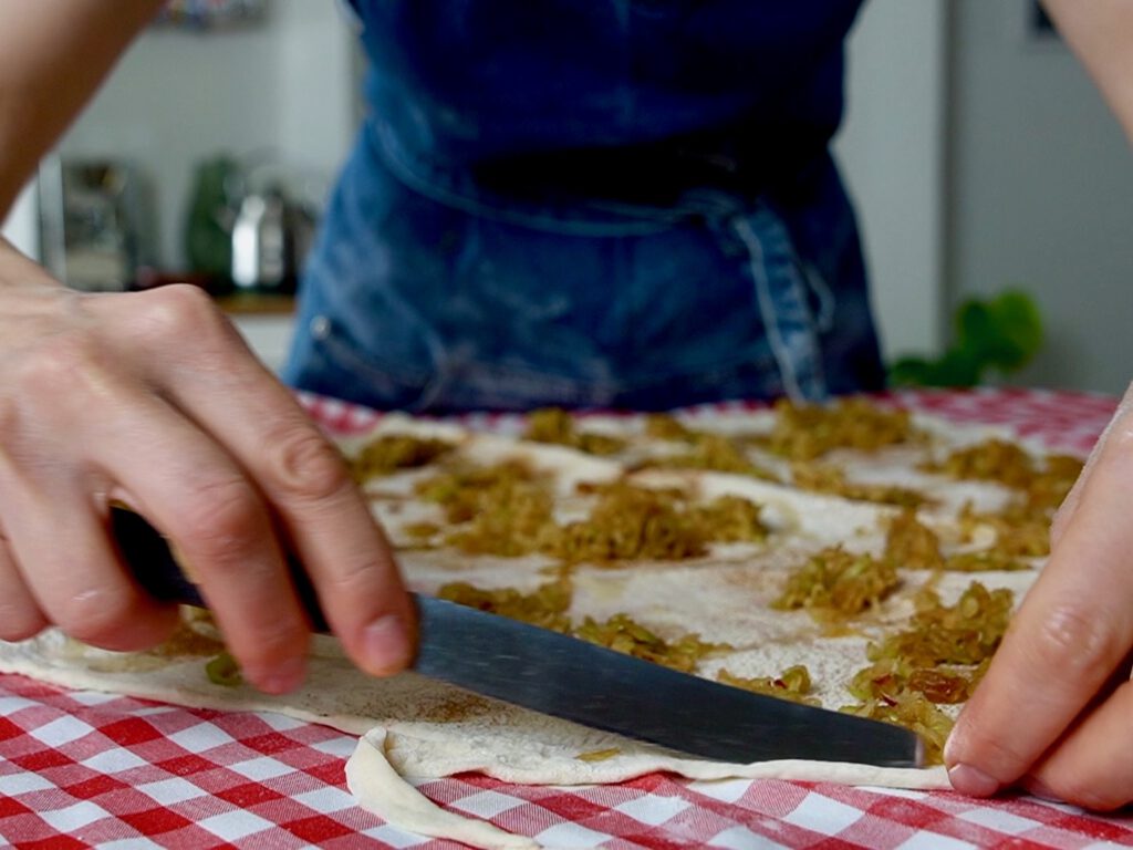 Rand abschneiden - Apfelstrudel von Vivi kocht