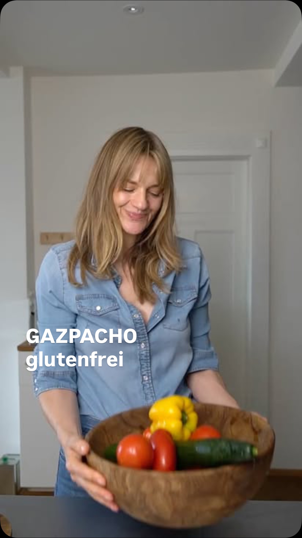 🥒🍅 Sommer im Glas – mein fruchtig-frisches Gazpacho mit Holunderessig! 🌿
Gazpacho – glutenfrei und perfekt für heiße Tage. Da ich Trennkost mache, kommt bei mir kein geröstetes Weißbrot hinein.
Das Rezept findest du auf meinem Blog. 💛

Dieses Rezept ist Teil meiner Serie „Cool & köstlich“ – super schnell zubereitet: In nur 5 Minuten fertig! 🕒

#gazpacho #glutenfrei #trennkost #kaltesuppe #sommerküche #gesundundlecker #rezepteblog #vivikocht #coolundköstlich