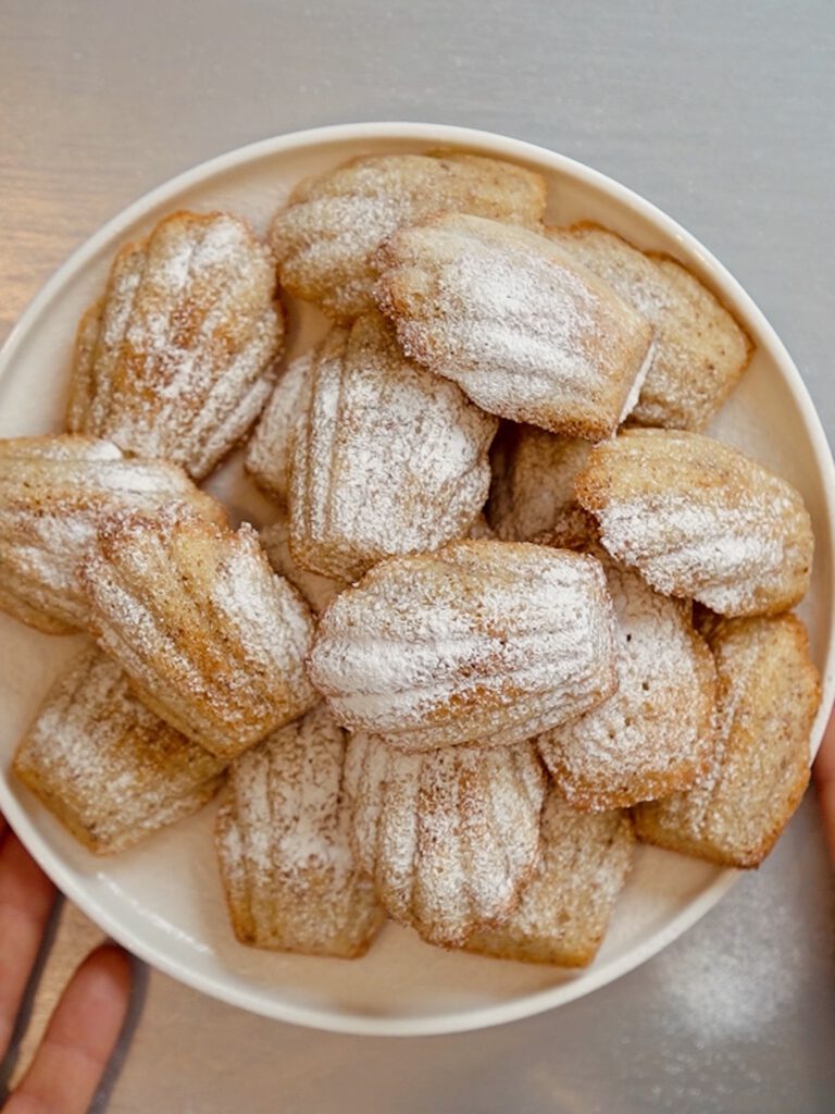 Madeleines mit Nussbutter Rezept Vivikocht