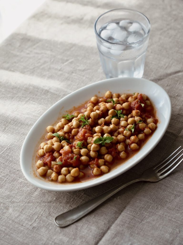 Marrokanische Kichererbsen mit Fenchelsamen in Tomatensauce