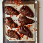 Ofen-Aubergine gebacken mit Paprika bestreut