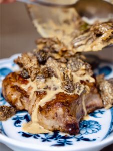 Kalbskotelett mit Flambierter Morchelsauce