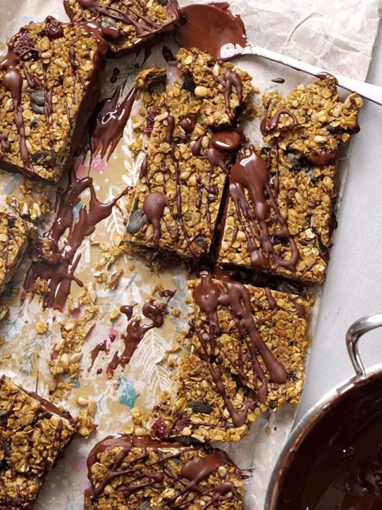 No-bake flapjacks mit Pistazien + Kokos-vivikocht