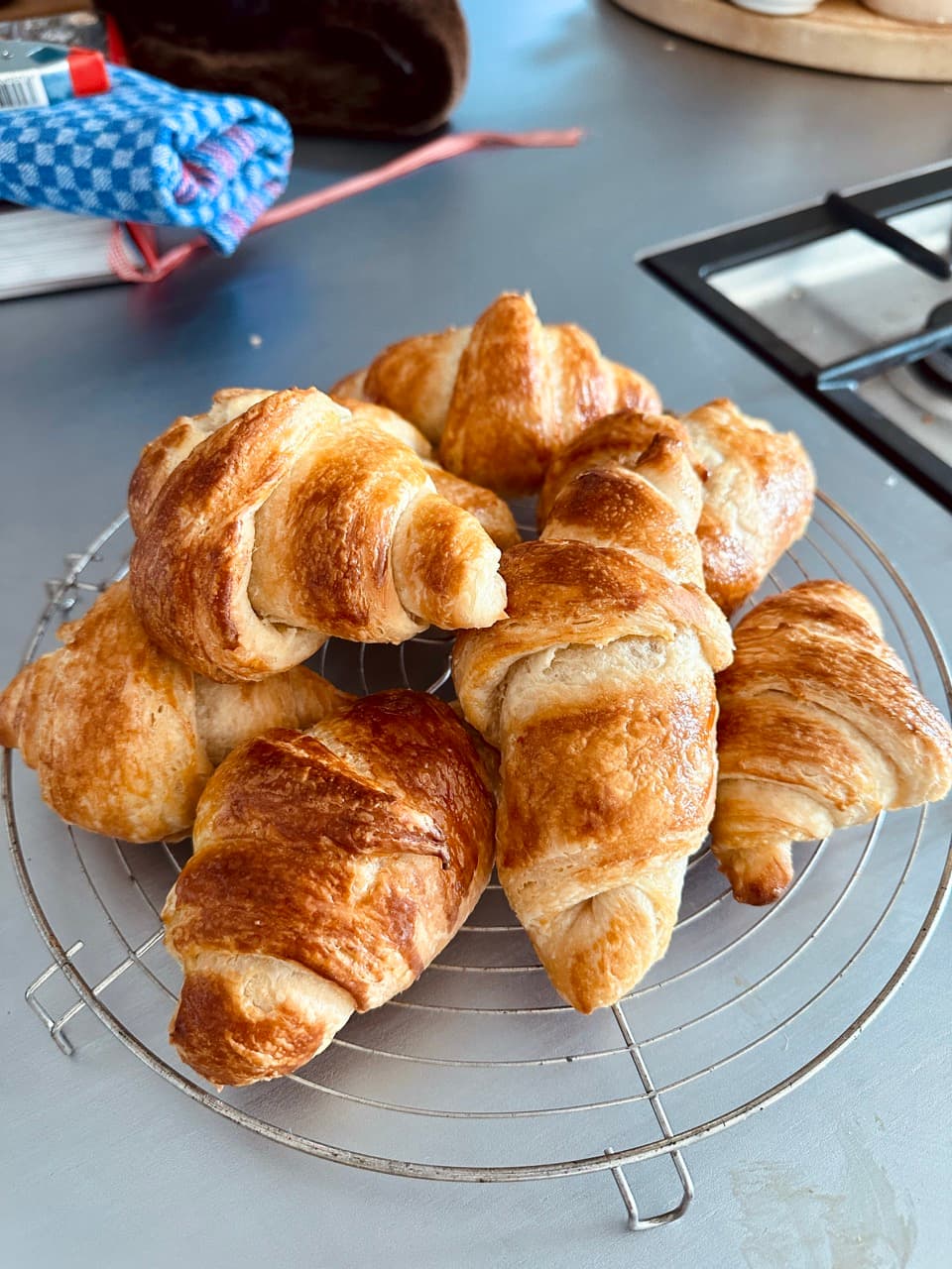 croissant-rezept-vivikocht-gebacken-rost-nah-web