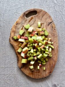 rhabarber-schneiden-rezept-vivikocht