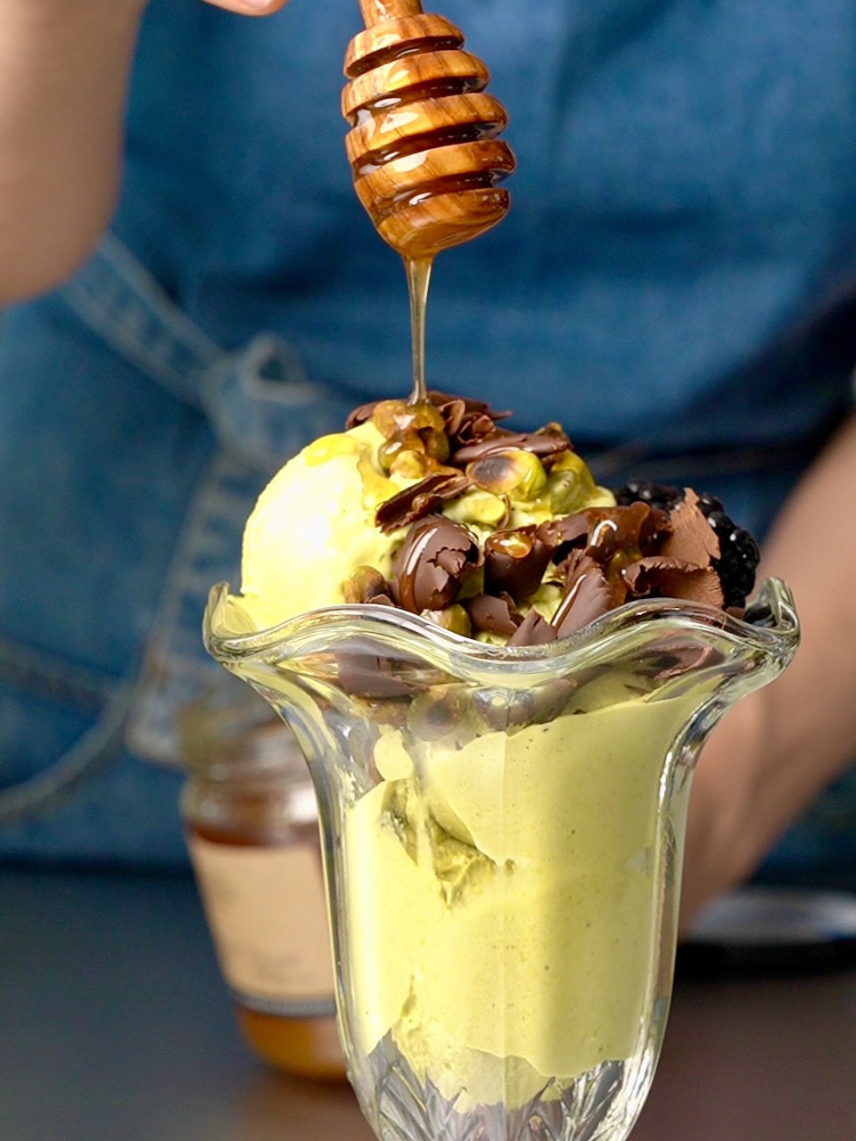 Pistazienmus mit Brombeer- und Schokolade und Honig 