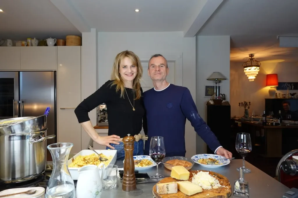 Christian Uetz and Vivi in her kitchen